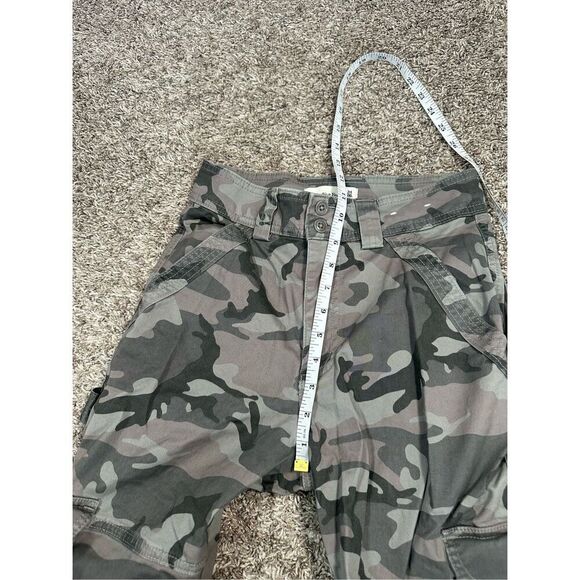 Abercrombie & Fitch Relaxed Fit Cargo Camo Print Pants Green/Gray 24/00 Short - Picture 8 of 13